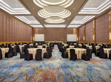 Pullman17438-370x276