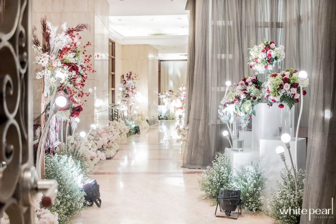 white-pearl-decoration_the-ritz-carlton-mutiara-ballroom-mega-kuningan-2021-11-12_7