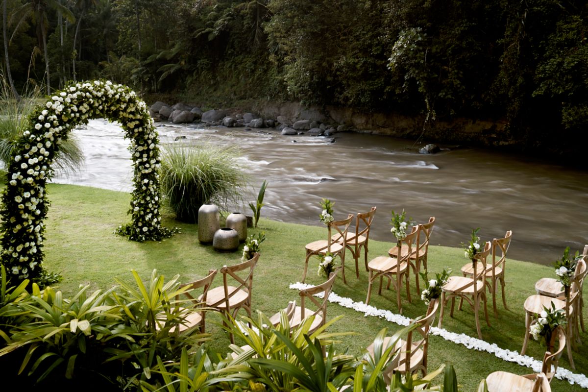 weddings-riverside-romance_Classic-Hor